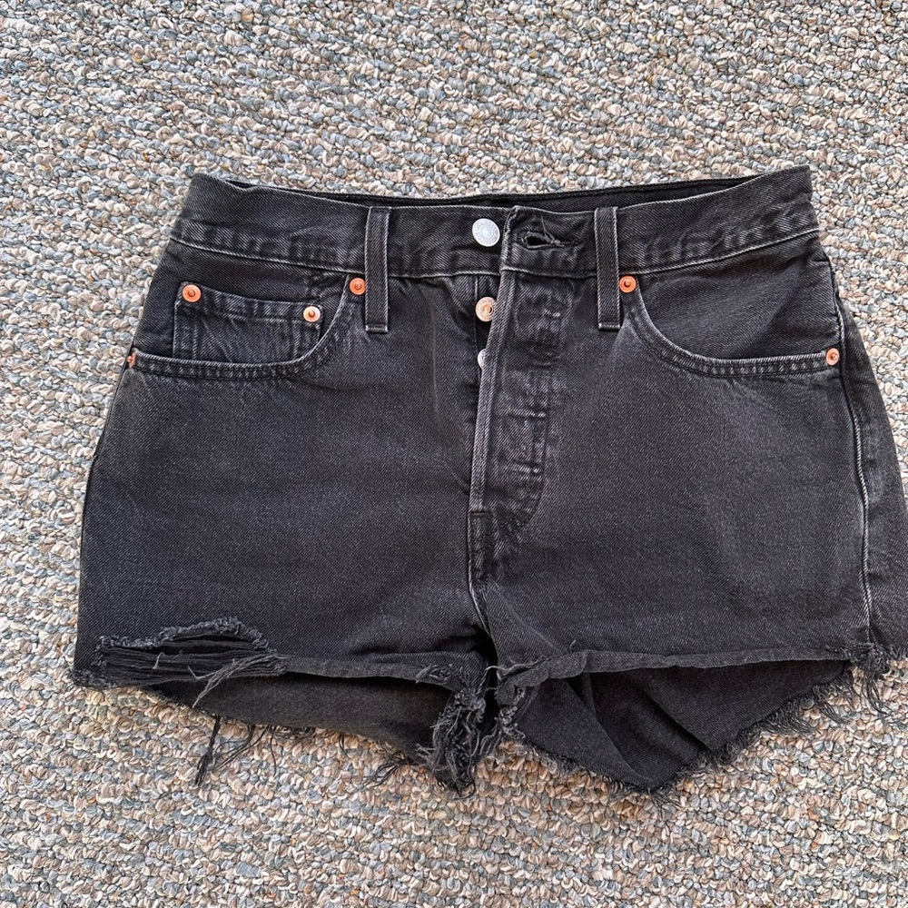 Levi’s 501 Shorts - 26